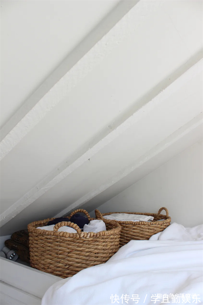 收纳|小伙买下4楼顶层旧公寓，32㎡“鸽子舍”住三年，家里又暖又干净