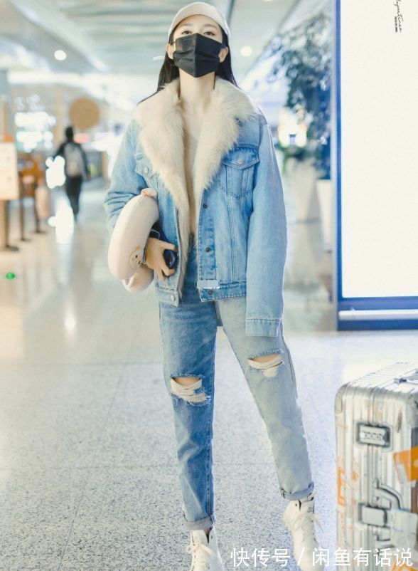 搭配 入冬后火了一种新搭配:叫“上身贵妇+下身村姑”,明星也这么穿