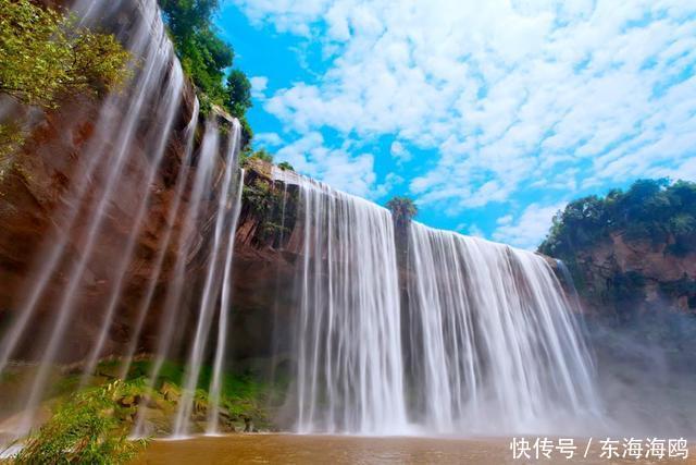 重庆一处瀑布走红，规模竟比黄果树瀑布还要大，快来清凉一下