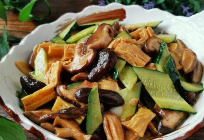 中秋家宴，别全都是大鱼大肉，12道素菜小炒，荤素搭配，清淡解腻