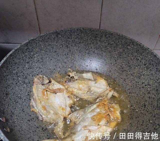美食天下|炸白鲳,外酥里嫩,鲜香入味!