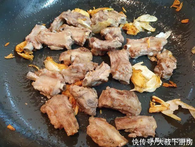 大叔|换个新口味！大叔教你盐焗排骨，外焦里嫩，香气扑鼻，超下饭