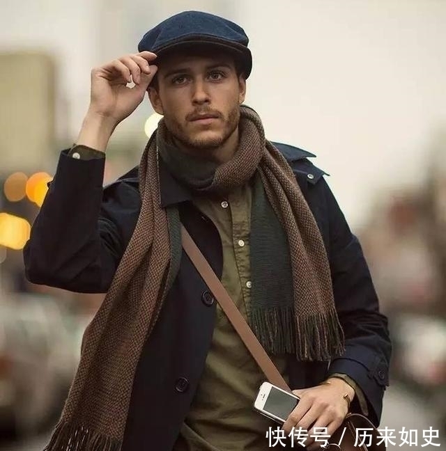 苏格兰 没有围巾,大衣就失去了灵魂?教你你一些黑色大衣搭配围巾的技巧