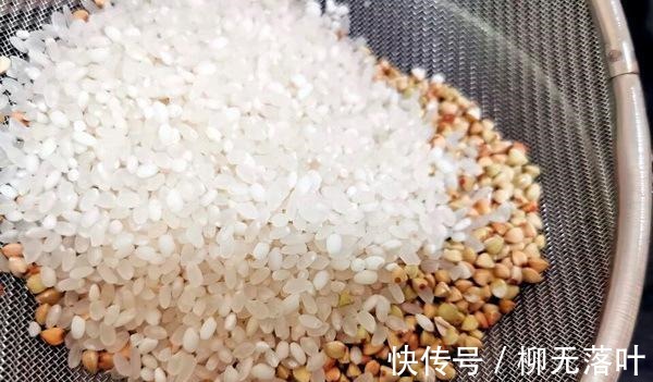 极速降温,煲个暖心又暖胃的蟹肉粥,就是舒服！