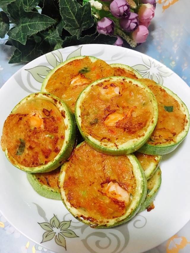 比肉好吃的素菜菜谱，香煎西葫芦，简单美味营养，超下饭，吃不够