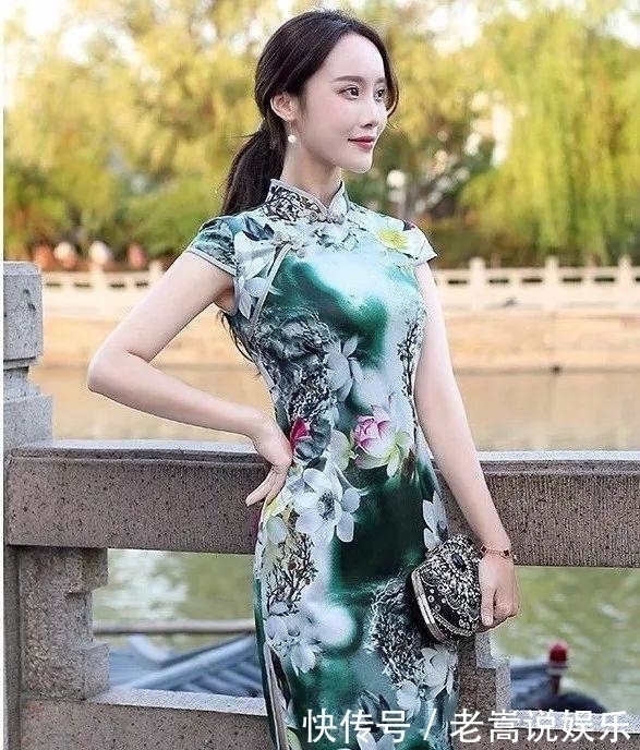 旗袍|在水一方伊人梦,一袭墨绿旗袍让你宛若水中仙