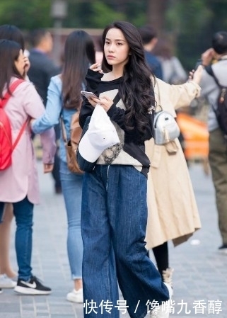 养眼|街拍:穿搭时髦又养眼的都市美女,靓丽的着装,映衬出不凡时尚