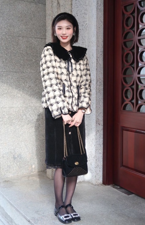 半身裙 日常穿搭没头绪?不妨试试“短外套+半身裙”,显高显瘦又有气质