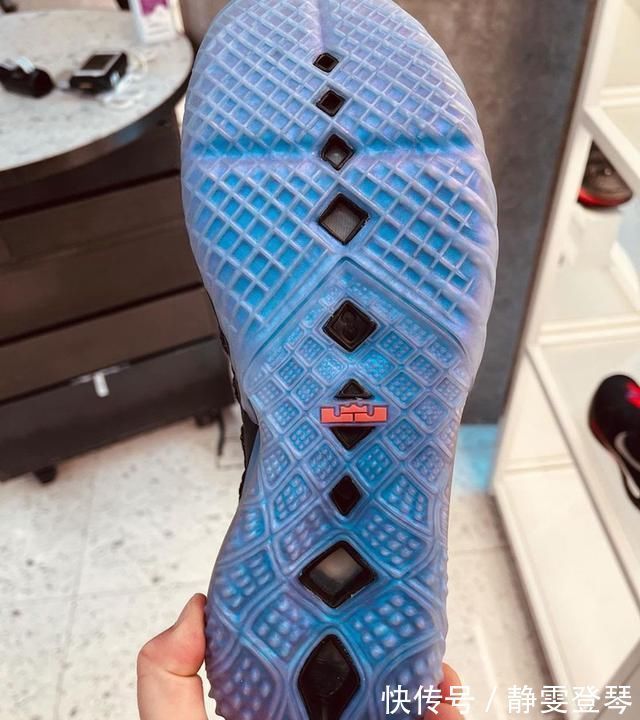 联名 未来之星的牌面!全新联名LeBron 18实物图释出