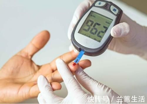 肾脏|糖尿病患者,控制血糖是关键,出现4个症状,当心尿毒症已来临