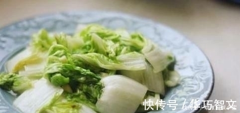 炒大白菜时,不要直接下锅,教你正确做法不出汤,白菜又香又脆