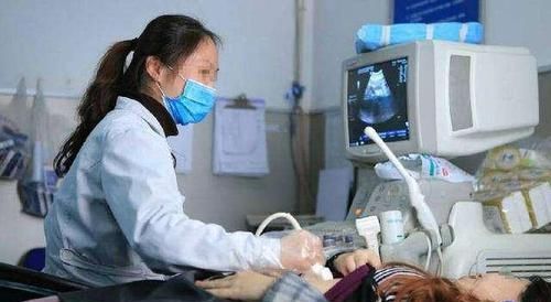 医生|做B超时看见胎儿做鬼脸,孕妈正高兴,医生:孩子恐怕不能要