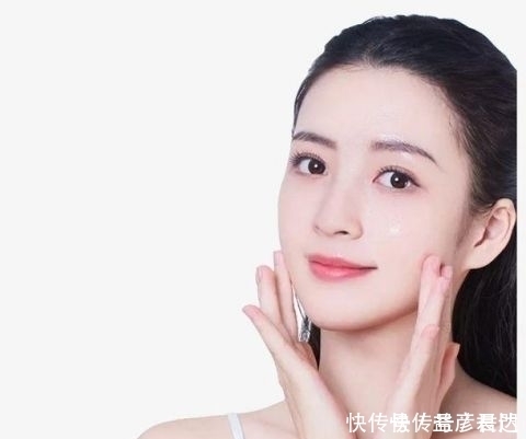 女生睡前坚持4个好习惯，皮肤会越来越好，轻松养出“干净脸”