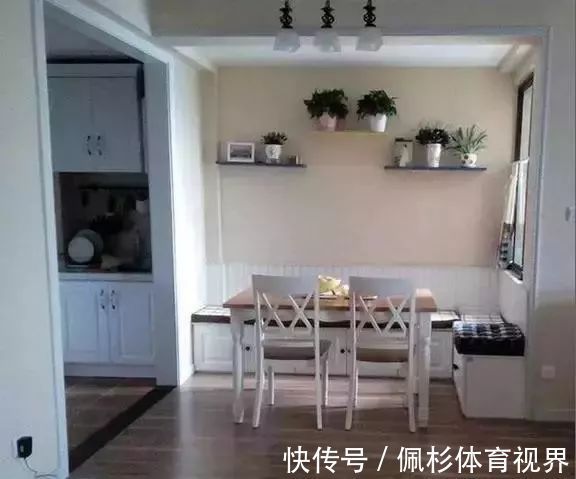 家人|老婆不顾家人的反对,卫生间就砌半堵墙,完工后全家都夸她聪明