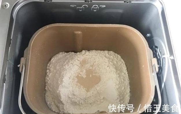 面包机|日式香芋饼,蒸完揉成泥,裹上面粉压成型,还用得着去买?