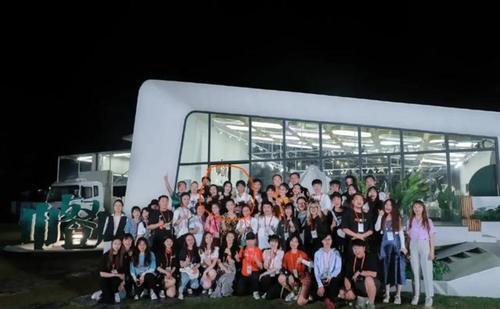 面對鏡頭|丁真與弟弟合照曝光！弟弟受邀出演《中餐廳5》，顏值引網友熱議？