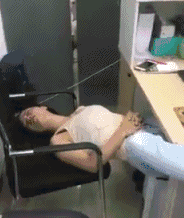 |搞笑GIF:妹子,你让我惊呆了,怎么做到的?