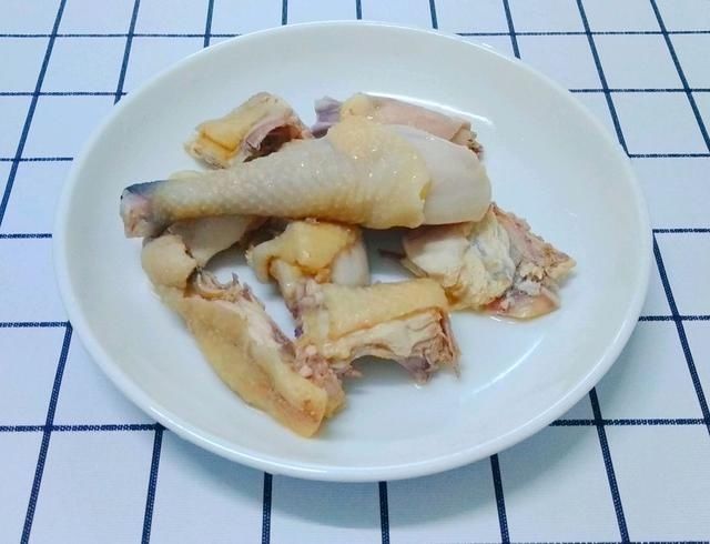 虫草花|炖鸡汤时不要直接炖，记住1个小技巧，多加1步，鸡肉香嫩无腥味