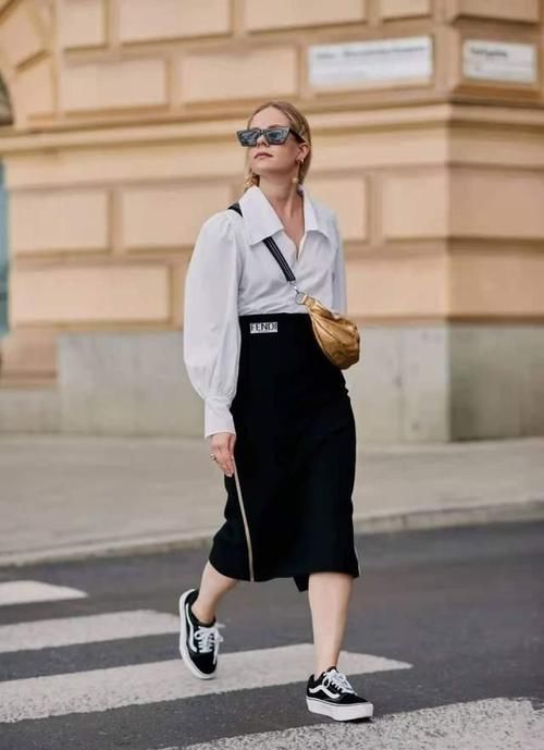 ?女人过了50岁，多穿这3种“冻龄裙”，时髦气质，女儿都夸年轻