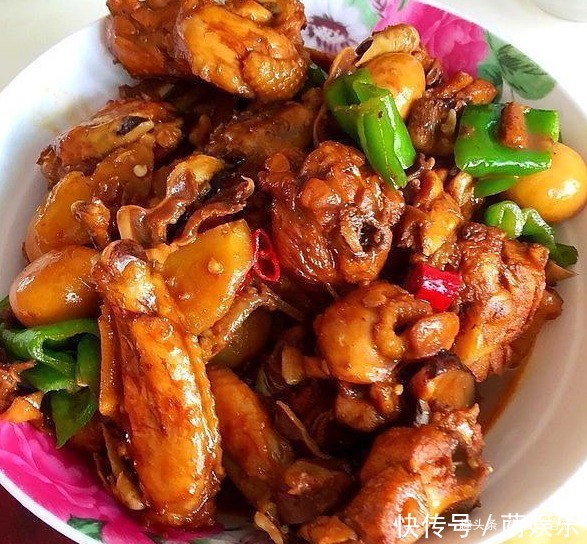 家常菜：红烧排骨，肥牛金针菇，鲫鱼豆腐汤，红烧鸡块