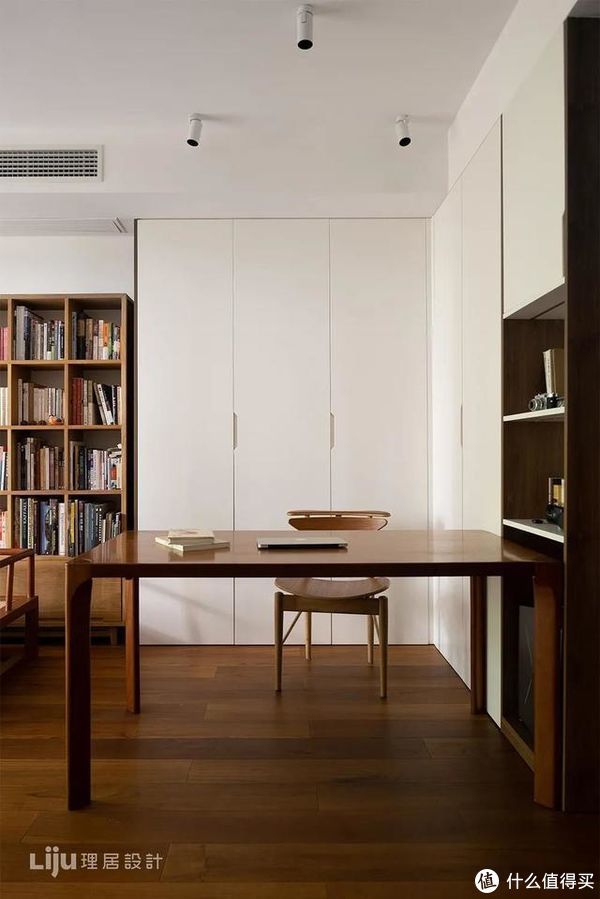 楼房|二手一楼房庭院惨遭荒废,原房东看到改造效果:早知道再加30万也不卖