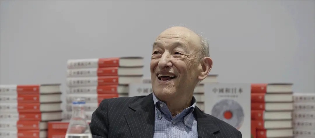 罗翔|《十三邀》第五季,豆瓣9.1,最值得看的“偏见”访谈