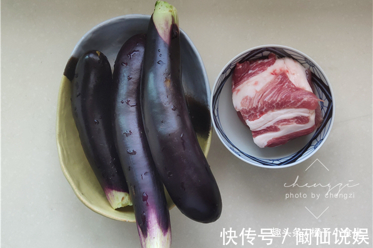 好吃|面条和茄子一起做，原来如此好吃，我家隔三岔五做，每次吃光光