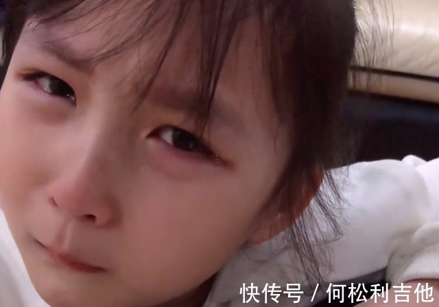 河南|河南一姐姐不想上学,哭着让2岁妹妹也要上,妹妹我还小着呢!