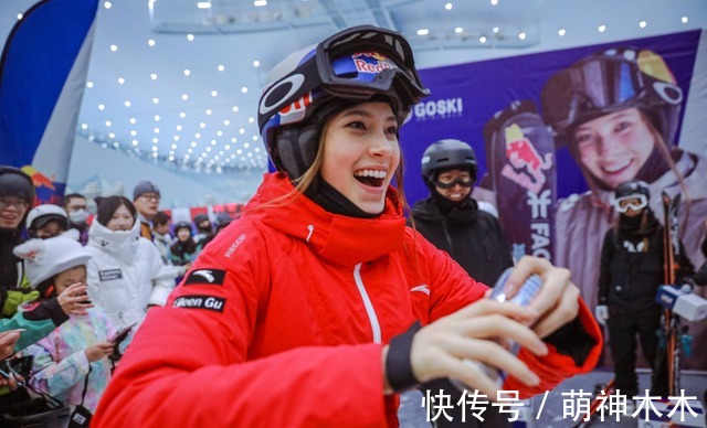 张艺兴连麦谷爱凌不做功课,全程陷入尴尬,主持人圆场催促不奏效