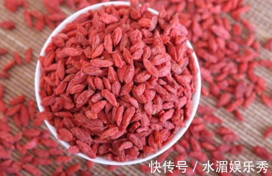 食用枸杞|什么时间吃枸杞,才能发挥最大功效?提醒:三类人最好避而远之