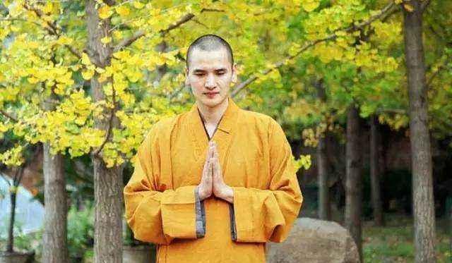 中国“最帅和尚”,富婆砸400万法拉利疯狂追求,他却果断拒绝