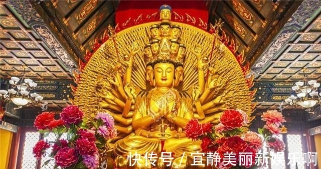 工人修复千手观音像,无意触碰机关发现碑文,完工那一天集体痛哭