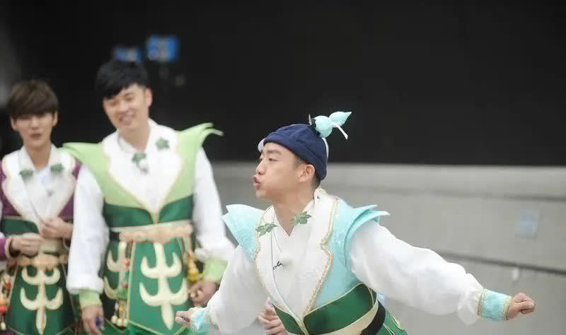 网曝《奔跑吧10》嘉宾阵容，李晨郑恺不负众望，白鹿蔡徐坤仍在