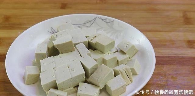 豆腐最好吃做法,加2个西红柿,饭店吃不到,比吃肉还香