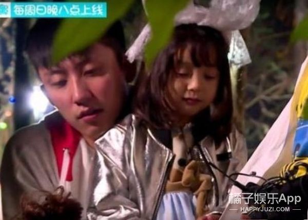 還記得《放開我北鼻》哈琳嗎？她和易烊千璽拍戲了。