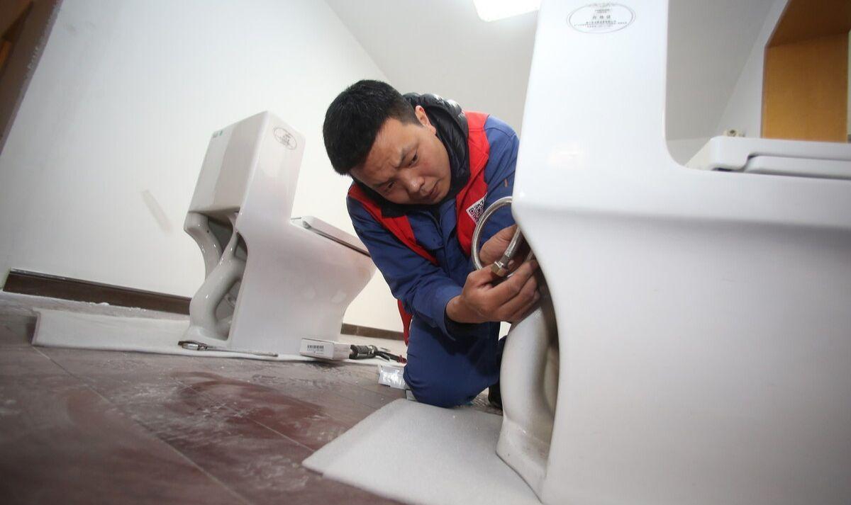 坑距|马桶销售:马桶,别买太贵的,选对这几个方面,买500元的就够用