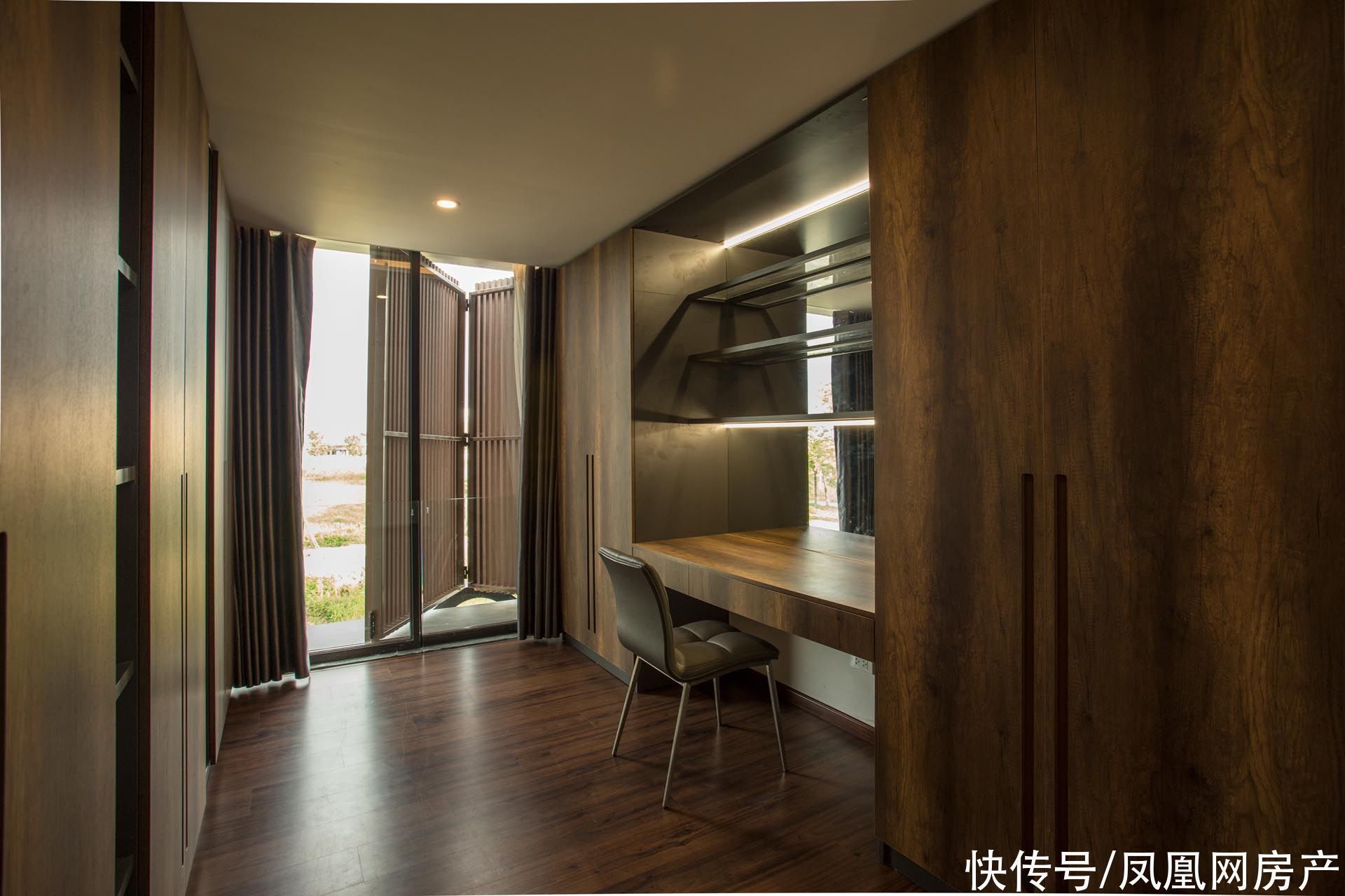 木质|这对夫妻把屋顶改造成菜园,瓜果蔬菜都吃不完,屋内还能冬暖夏凉