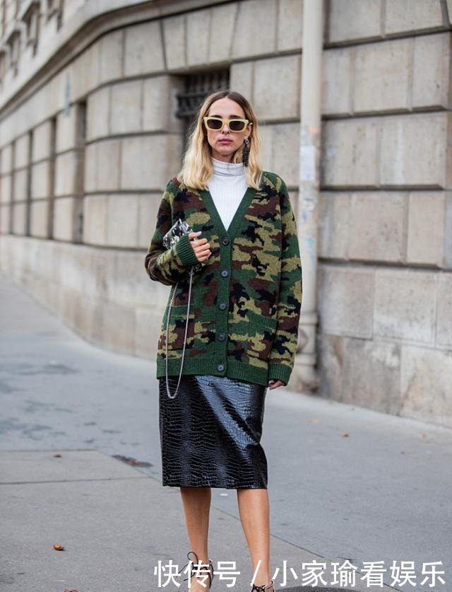 白色高领打底衫穿对了真不丑,叠穿了解一下,优雅新潮还精致