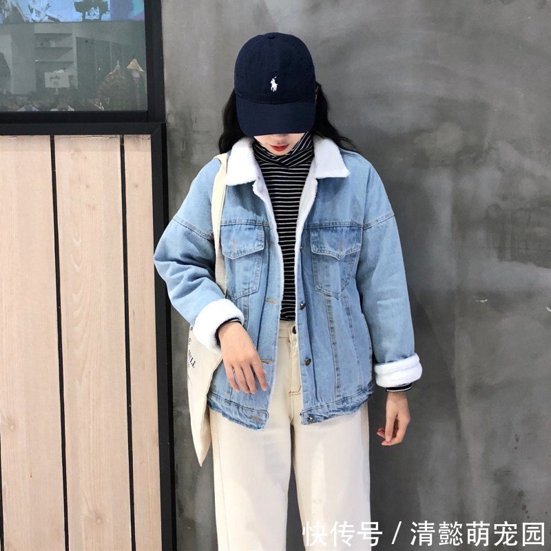 女人味 今年流行这么穿:羊羔毛外套阔腿裤,配短靴,别说,简直美上天