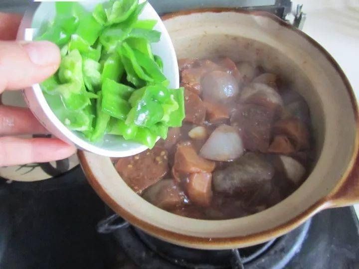 茄子别只会炒着吃,这种做法更香更省油更入味,比起炒着好吃百倍