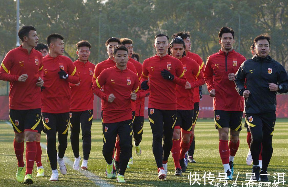 国足|召52人创历史!越媒嘲讽国足:5大归化失踪,日媒:赢中国队拿3分