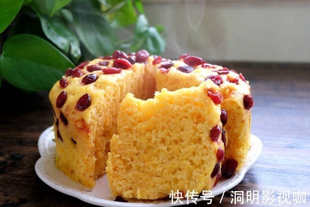 早餐蒸个南瓜发糕，口感松软不粘牙，好吃不上火，孩子说比蛋糕香