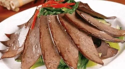 睡眠质量|吃大葱对睡眠不好?医生:无知,不想常常失眠,4种食物尽量别吃