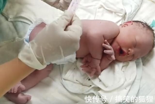 母乳|新生儿出生后,被护士抱走的10分钟经历了啥?这些处置一步不能少