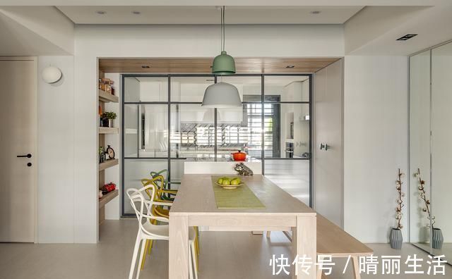 卫生间|坚持简装不乱买，96㎡清爽明亮客厅打一排地柜，看完忍不住夸赞