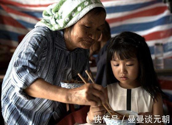 妈妈|有这4个特征的奶奶，都是真正疼爱孩子，看看你的婆婆占了几个