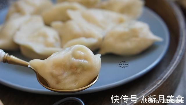 第一次用它来包饺子,超乎想象的好吃,皮薄大馅,个顶个的鲜