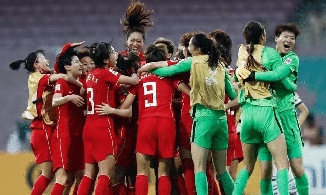 李霄鹏|载誉归来!中国女足回国,全队包机,与国足在同一酒店隔离21天