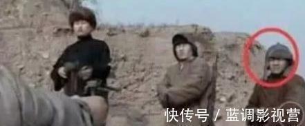 |《亮剑》因经费不足闹出的笑话,土匪变主任,李云龙换造型当群演