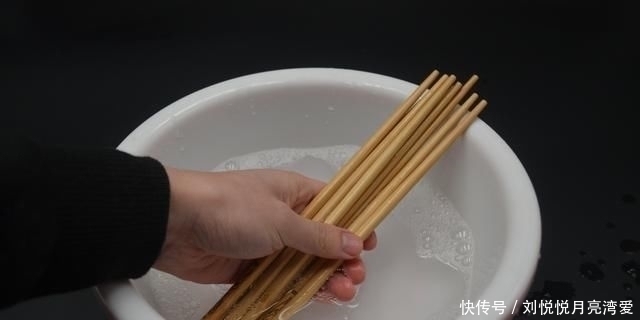 杀菌|每天用清水洗筷子，比没洗更脏，教你一招，筷子干净又杀菌，真棒